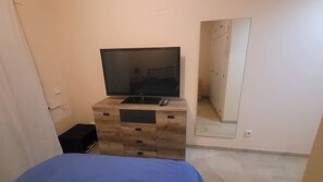 2 bedrooms, in-room safe, iron/ironing board, free WiFi - MAGNIFICENT VIEW - ANY COMFORT - AC - WIFI - TV SAT - NEAR BEACH AND MARINA (La Duquesa - San Luis de Sabinillas - Manilva)
