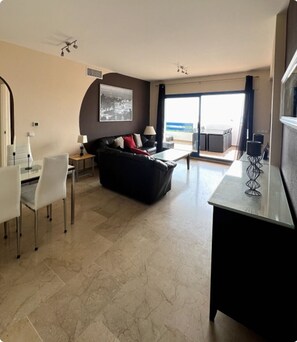 Smart TV, DVD player, books, video library - MAGNIFICENT VIEW - ANY COMFORT - AC - WIFI - TV SAT - NEAR BEACH AND MARINA (La Duquesa - San Luis de Sabinillas - Manilva)