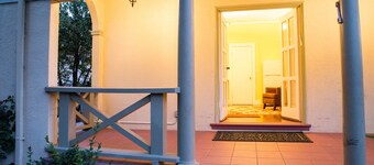 Luxury Studio in Exclusive Claremont Neighborhood