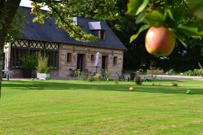 Property grounds -  15 min from the sea / in Normandy / rooms with bathroom and WC / beds made without extra charge (Doudeville)