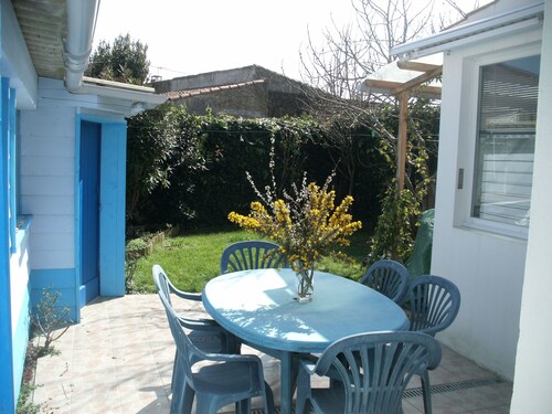 Sablaise house 600m from the beach .7 sleeps with terrace and garden