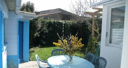 Sablaise house 600m from the beach .7 sleeps with terrace and garden