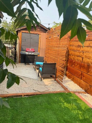 Outdoor dining - Home away from Home!!  (Boise)