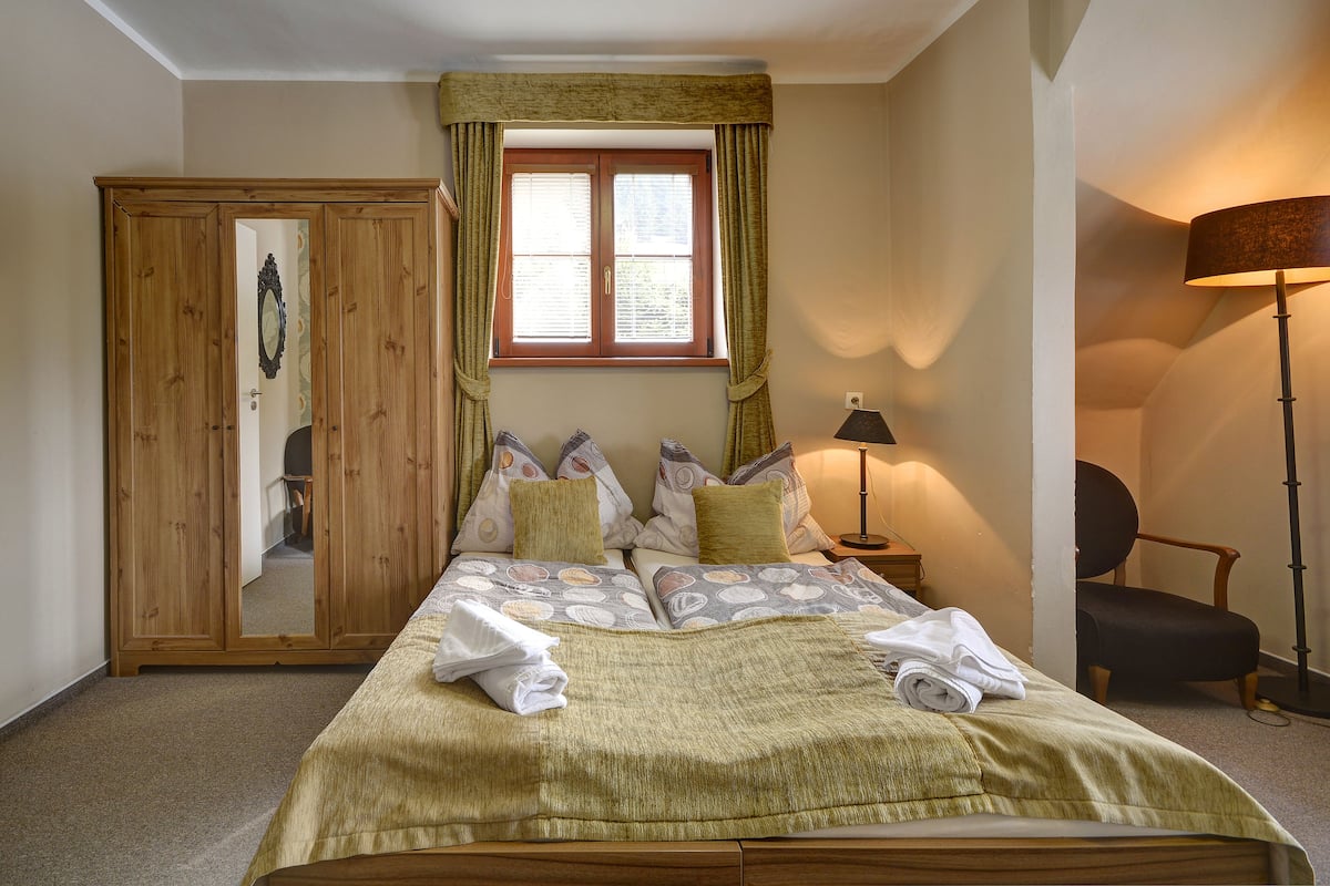 quadruple room | desk, free wifi, bed sheets