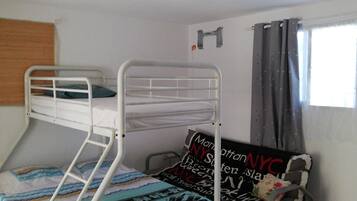 1 bedroom, desk, free WiFi, bed sheets
