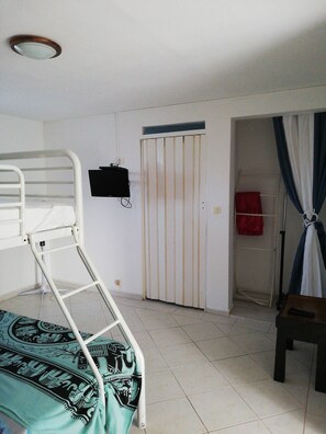 2 chambres, bureau, accès au Wi-Fi (inclus), literie fournie