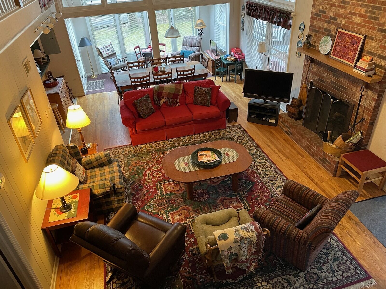 Smart TV, fireplace, DVD player, books