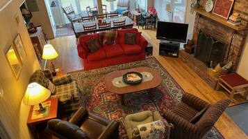 Smart TV, fireplace, DVD player, books