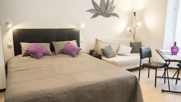 1 bedroom, desk, iron/ironing board, WiFi (free)