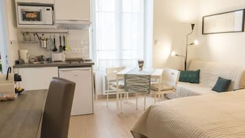 1 chambre, bureau, fer et planche à repasser, Wi-Fi gratuit