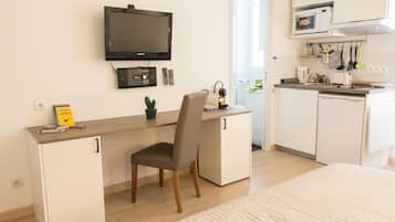 1 bedroom, desk, iron/ironing board, WiFi (free)
