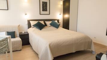1 bedroom, desk, iron/ironing board, WiFi (free)