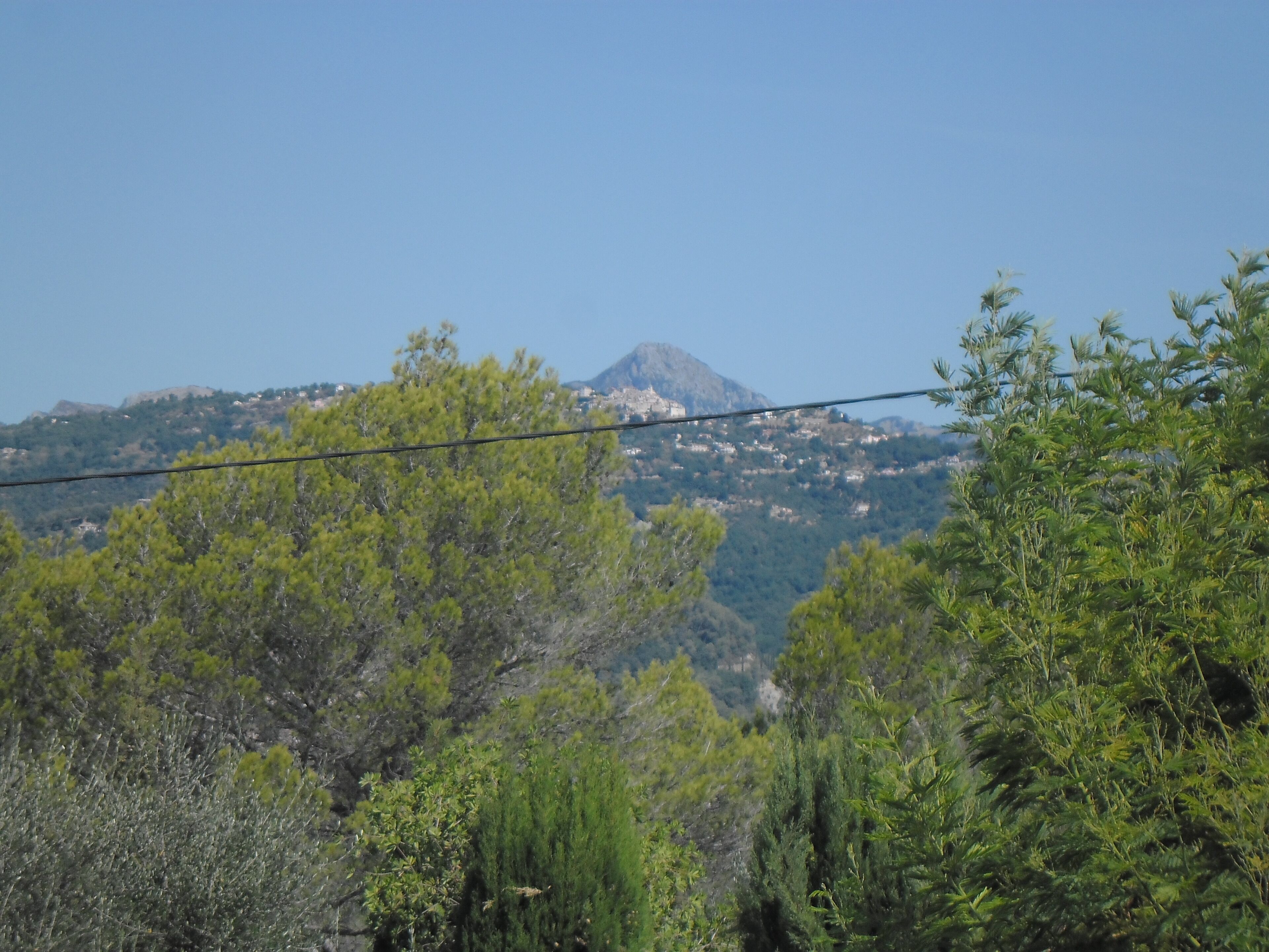 Vue de la propriete d un village ancien .