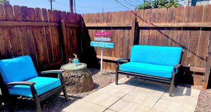 Kävelymatkan päässä ravintoloita / baareja, kaupat, kauppa, jooga, ranta ja lahti!