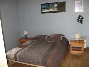 3 bedrooms, iron/ironing board, free WiFi, bed sheets