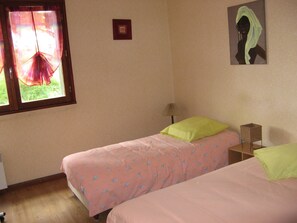 3 habitaciones, tabla de planchar con plancha y wifi gratis 