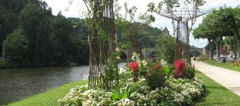 T4 furnished apartment in Cahors Lot 10 minutes walk from the historic center 