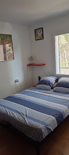 2 bedrooms, iron/ironing board, WiFi, bed sheets - 3 rooms 100 meters from Pals Beach / Costa Brava (Pals)