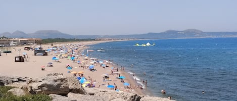 Una spiaggia nelle vicinanze