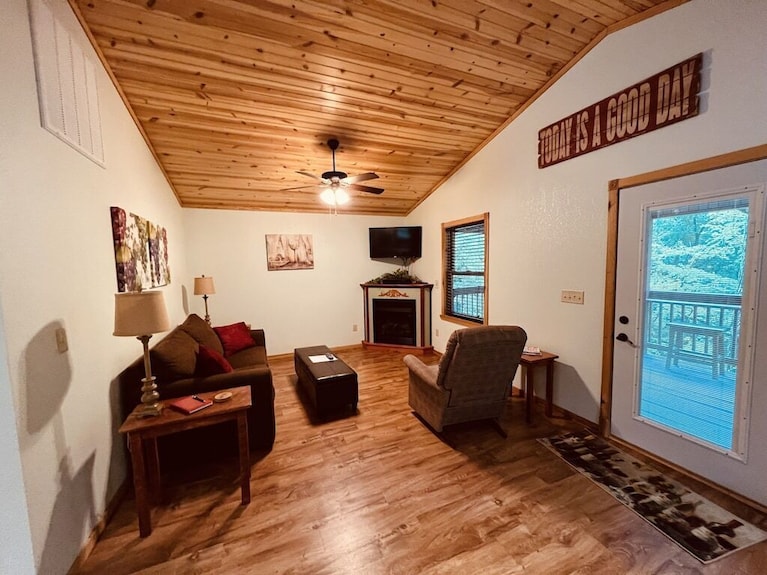 Great Shawnee Wine Trail Cabin In Relaxing Setting - Carbondale, IL