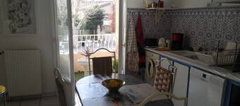 large room for rent with terrace and garage, downtown Perpignan
