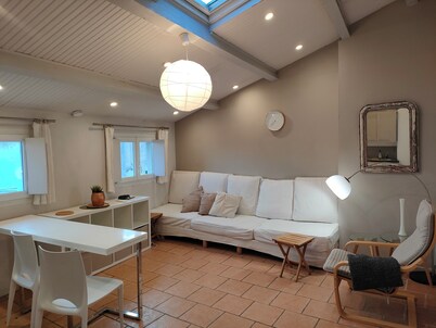 conditioning housing and equipped view roofs central, separate bedroom