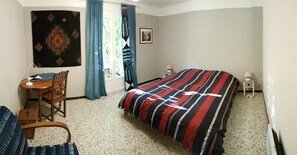 4 slaapkamers, een strijkplank/strijkijzer, internet, beddengoed
