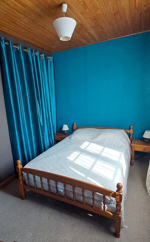 3 bedrooms, iron/ironing board