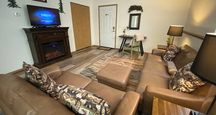 2 bedroom, 1 bath quiet lodge close to town with forest views!