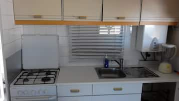 Micro-ondes, cafetière/bouilloire