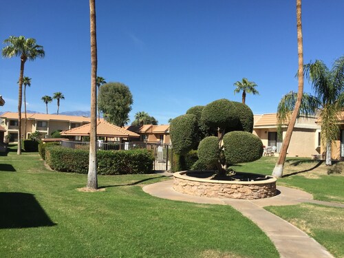 Royal Palms Desert Condo - 2 makuuhuonetta, 2 kylpyhuonetta, pääsy pyörätuolilla