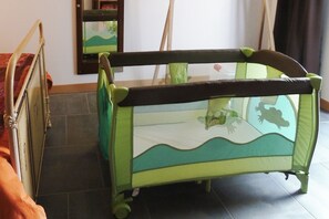 Children's area - Gite "Chez Dimanche" meublé tourisme 3*, independent entrance, 5 min from Belfort (Essert)