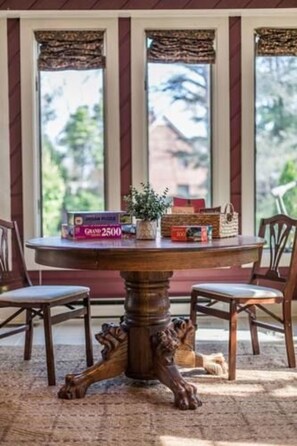 Game room - Garden Oasis Near Downtown (Culpeper)