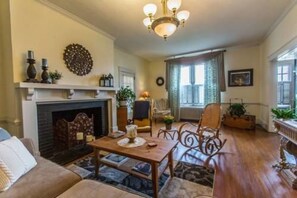 Interior - Garden Oasis Near Downtown (Culpeper)