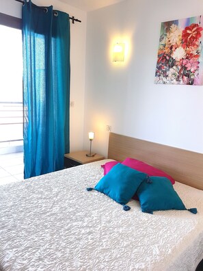 1 slaapkamer, een strijkplank/strijkijzer, gratis wifi