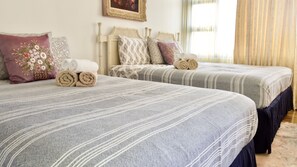 1 bedroom, WiFi, bed sheets - Diamond Head & Ocean View - Free Parking - Walk to the beach. (Honolulu)