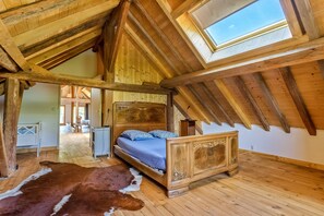 5 bedrooms, iron/ironing board, free WiFi, bed sheets