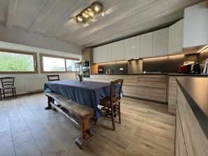 Frigorífic, microones, forn i placa de cuina 