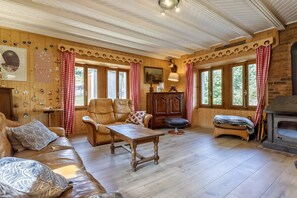 Televisor intel·ligent, llar de foc, videojocs i reproductor de DVD 