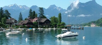 House in Annecy, between Lake and Mountains, 350m2, 16-18 beds