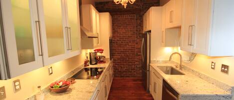 Réfrigérateur, four, plaque de cuisson, lave-vaisselle