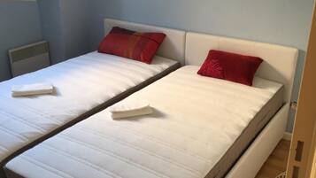 3 bedrooms, iron/ironing board, travel cot, free WiFi