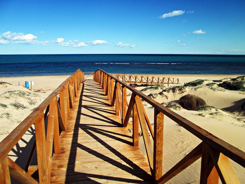 Beach nearby, sun-loungers, beach towels