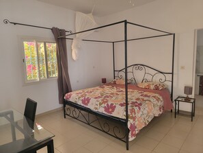 1 habitación, tabla de planchar con plancha, wifi y ropa de cama 