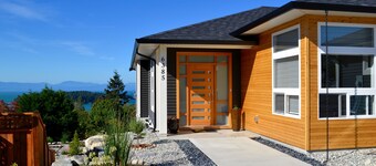 Modern, Ocean View, 2-bedroom Suite - Steps from the Beach in Sechelt, BC