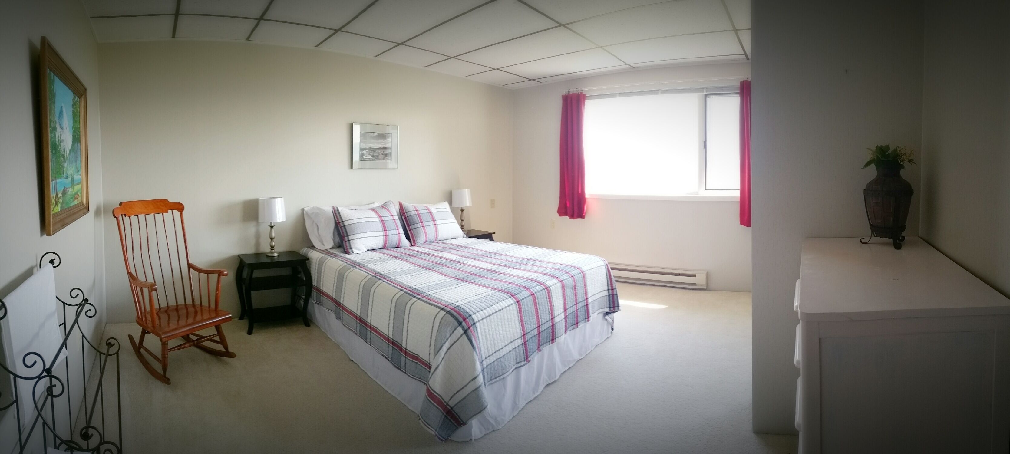 2 makuuhuonetta, silitysrauta/-lauta, vauvan matkasänky, ilmainen Wi-Fi