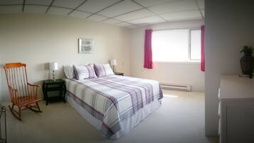 2 makuuhuonetta, silitysrauta/-lauta, vauvan matkasänky, ilmainen Wi-Fi