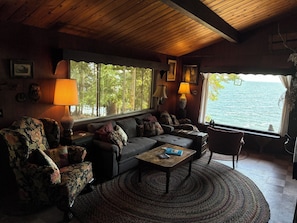 Smart TV, DVD player, books, video library - Rustic, Cozy, Lakefront Cabin On Leech Lake- Perfect For Families & Fisherfolk (Cass Lake)