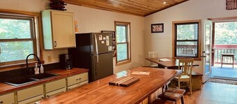 Exceptional Cabin on Shawnee Wine Trail near Alto Pass and Bald Knob Cross