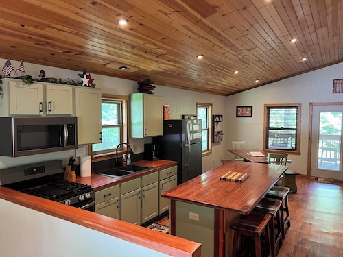 Exceptional Cabin on Shawnee Wine Trail near Alto Pass and Bald Knob Cross